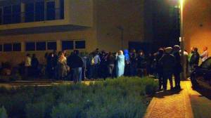 Mais de 100 pessoas, estavam já pela meia noite, à porta do Centro de Emprego de Portimão.